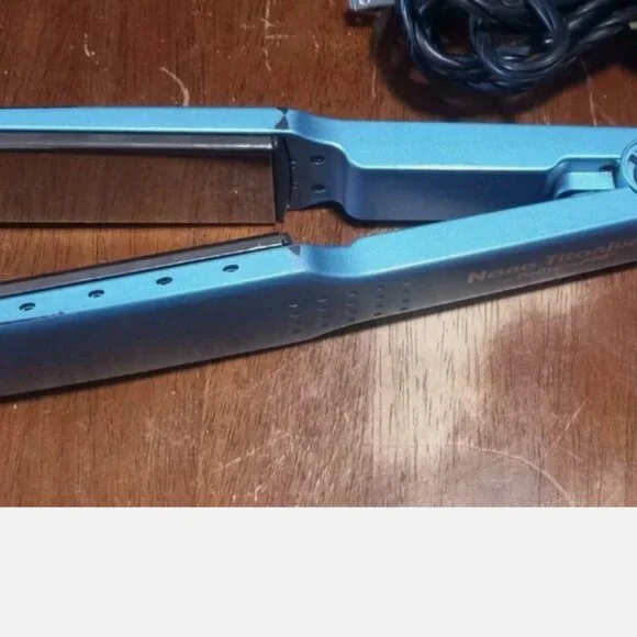 BaBylissPRO® Nano Titanium™ 1¾/44mm Ionic Straightener *